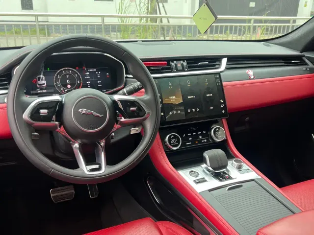 Jaguar F-Pace — Фото автомобиля 10