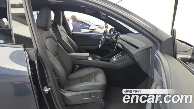 Tesla Model Y — Фото автомобиля 17