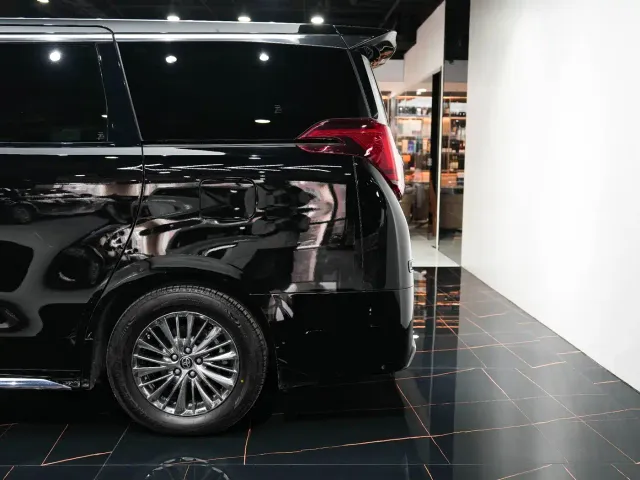 Toyota Alphard — Фото автомобиля 6