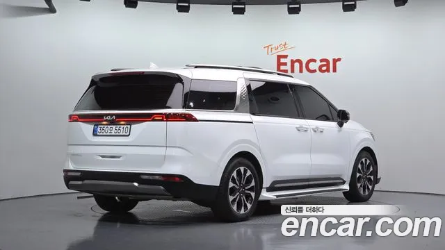 Kia Carnival Generation 4 — Фото автомобиля 2