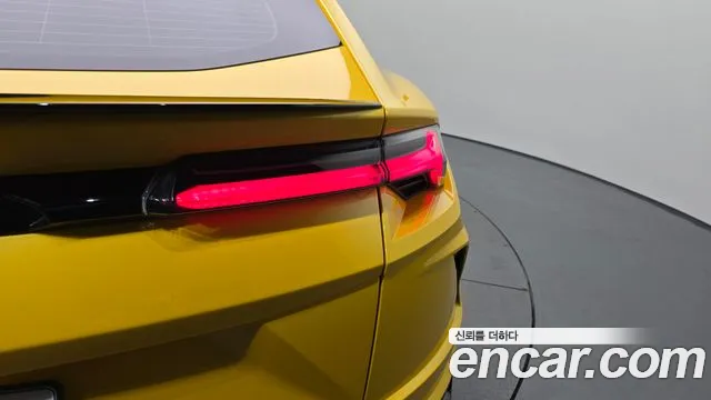 Lamborghini Urus — Фото автомобиля 16
