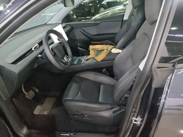 Tesla Model Y — Фото автомобиля 14