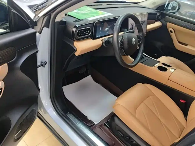 Leapmotor C11 — Фото автомобиля 15
