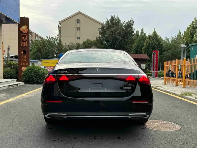 Mercedes-Benz E-Class — Фото автомобиля 5