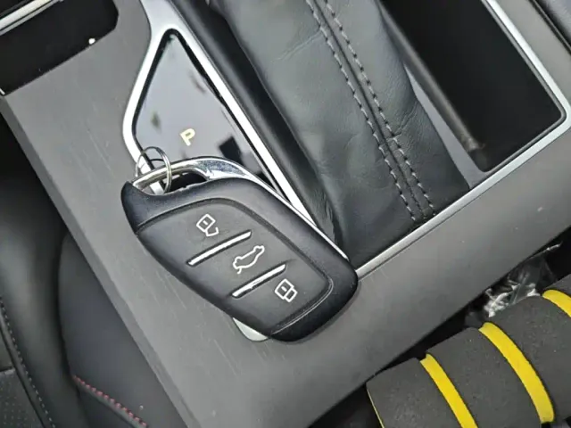 Roewe i5 — Фото автомобиля 8