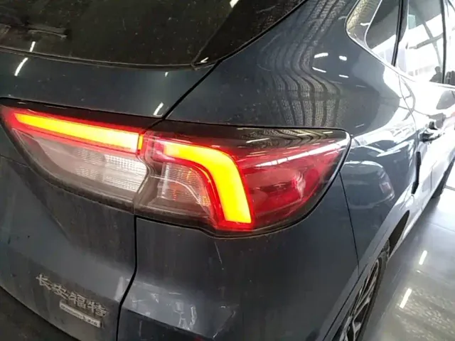 Ford Escape — Фото автомобиля 7