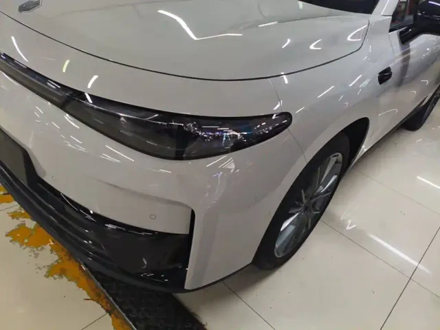 Leapmotor C10 — Фото автомобиля 23