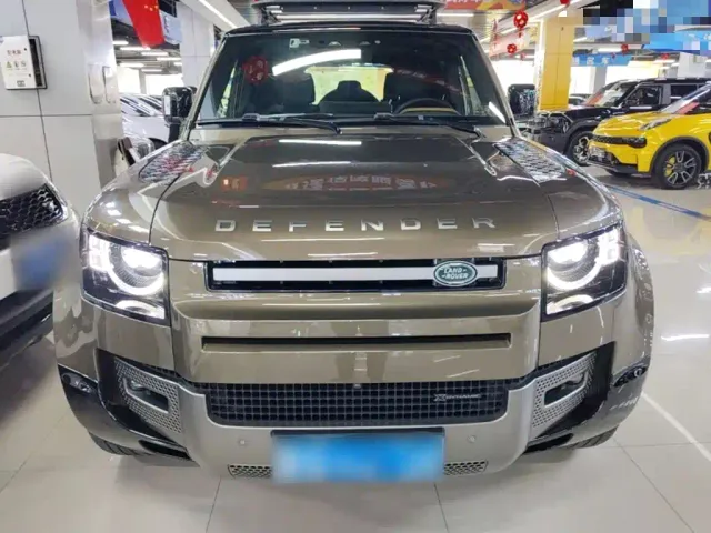 Land Rover Defender — Фото автомобиля 2