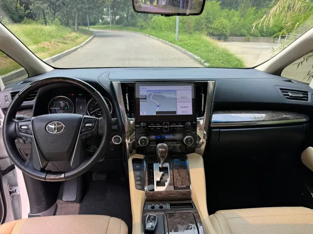 Toyota Alphard — Фото автомобиля 6