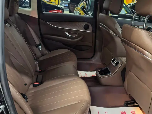 Mercedes-Benz E-Class — Фото автомобиля 9
