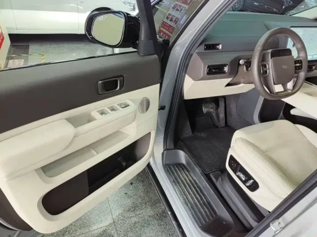Li Auto MEGA — Фото автомобиля 15