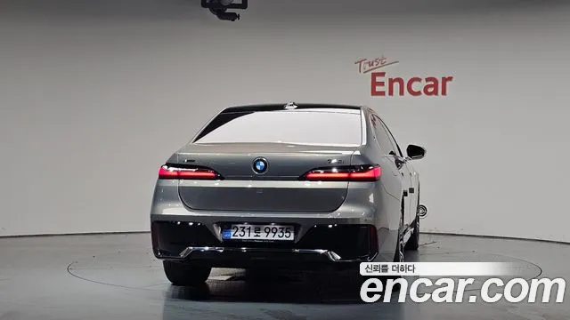 BMW 7-Series 7 серия (G70) 740i xDrive M Sport — Фото автомобиля 4
