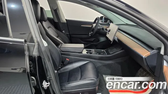 Tesla Model 3 — Фото автомобиля 19