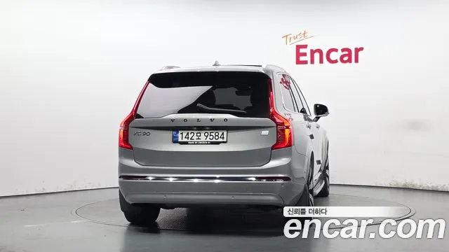 Volvo XC90 — Фото автомобиля 4