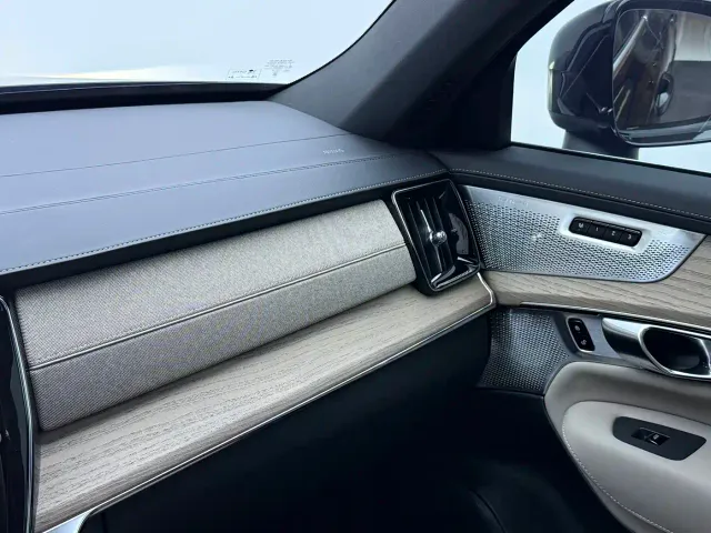 Volvo XC90 — Фото автомобиля 30