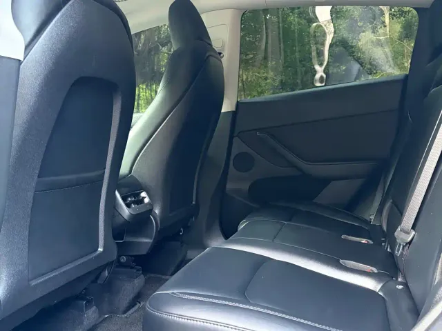 Tesla Model Y — Фото автомобиля 17