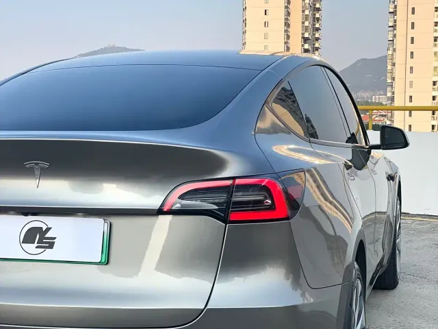 Tesla Model Y — Фото автомобиля 6
