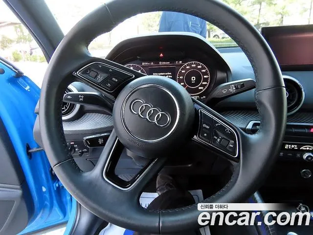 Audi Q2 — Фото автомобиля 8