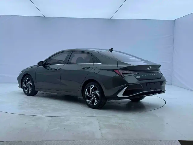 Hyundai Elantra — Фото автомобиля 4