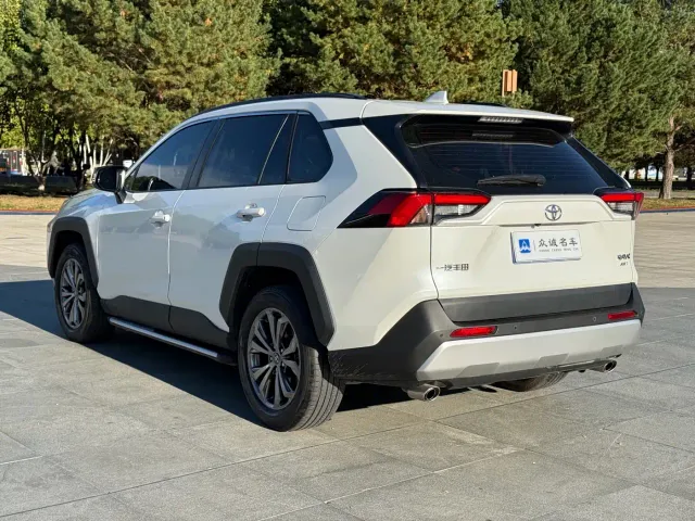Toyota RAV4 — Фото автомобиля 7