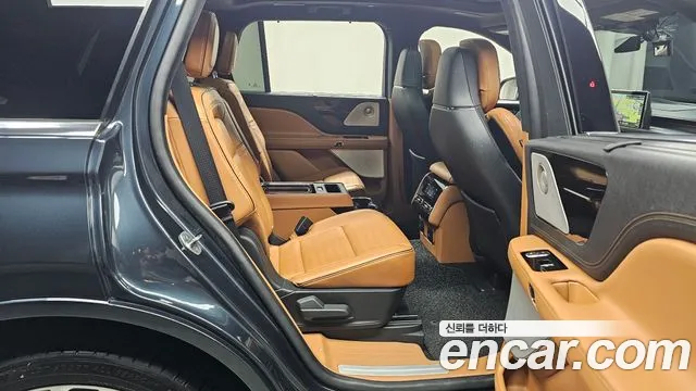 Lincoln Aviator — Фото автомобиля 11