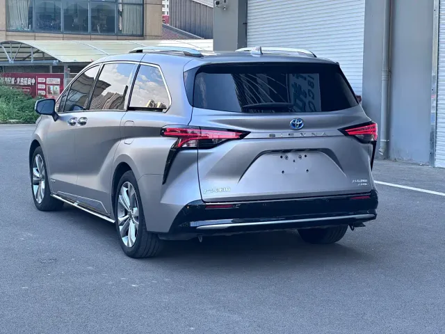 Toyota Sienna — Фото автомобиля 13