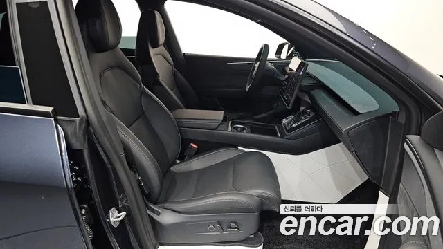 Tesla Model Y — Фото автомобиля 21