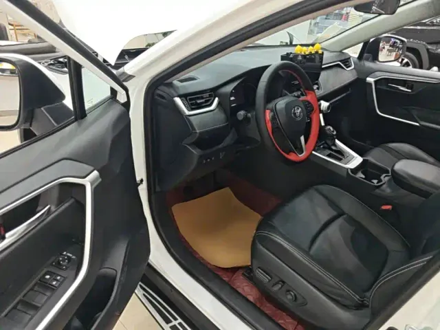 Toyota RAV4 — Фото автомобиля 20