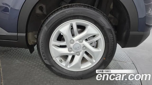 Hyundai Venue — Фото автомобиля 6