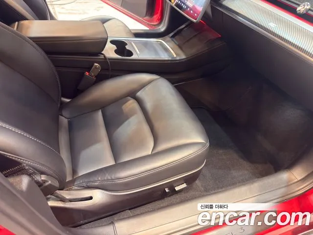 Tesla Model 3 — Фото автомобиля 11
