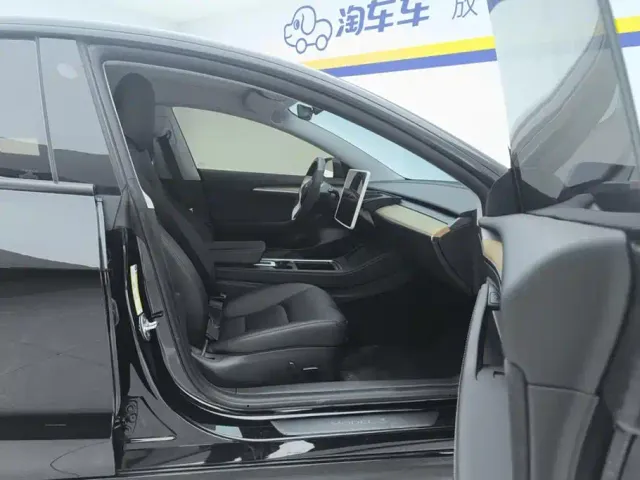 Tesla Model 3 — Фото автомобиля 8