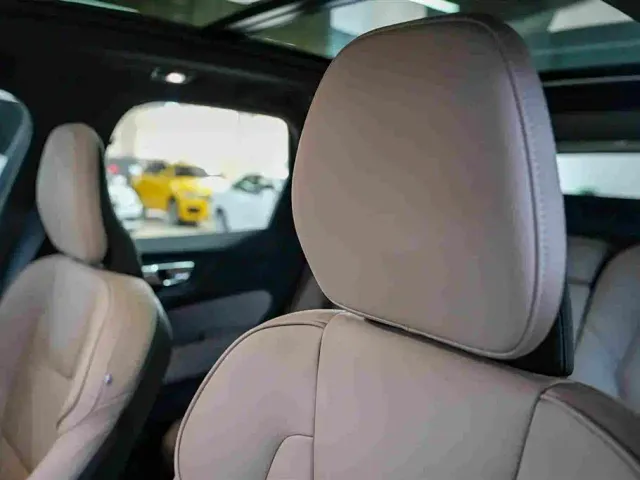 Volvo XC60 — Фото автомобиля 8