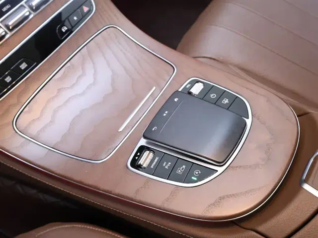 Mercedes-Benz E-Class — Фото автомобиля 12