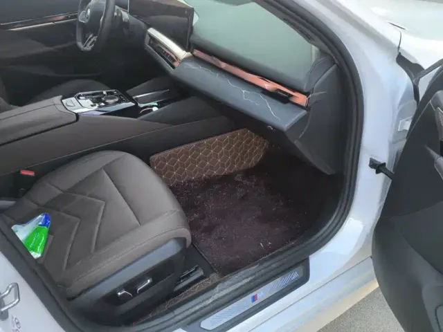 BMW 5 Series — Фото автомобиля 8