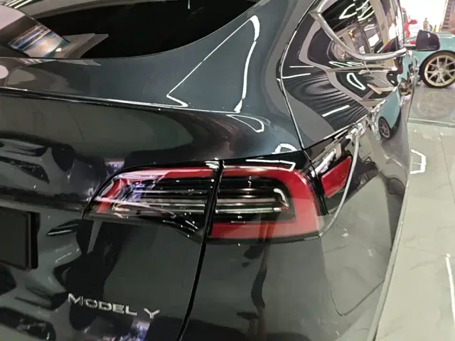 Tesla Model Y — Фото автомобиля 7