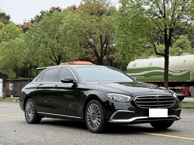 Mercedes-Benz E-Class — Фото автомобиля 3