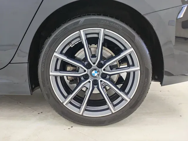 BMW 3 Series — Фото автомобиля 17