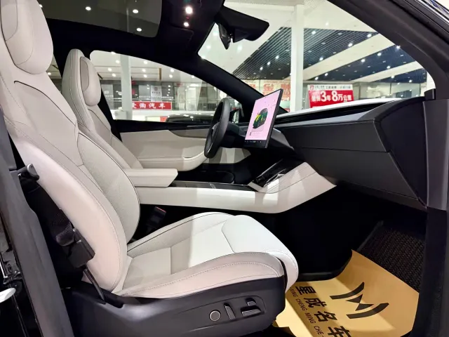 Tesla Model Y L — Фото автомобиля 4