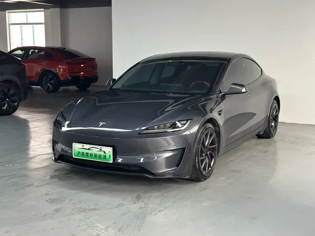 Фотография автомобиля — Tesla Model 3