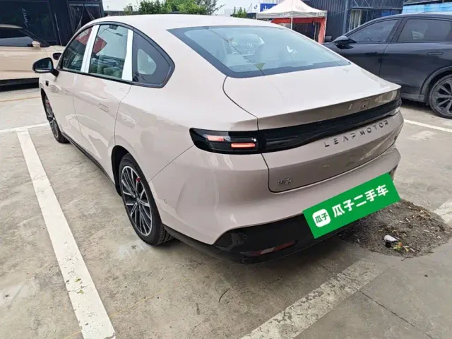 Leapmotor B01 — Фото автомобиля 4