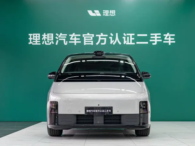 Li Auto MEGA — Фото автомобиля 12