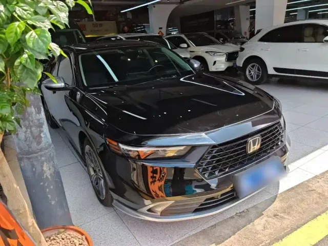 Honda Accord — Фото автомобиля 3