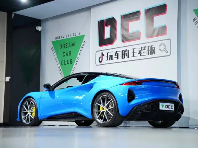 Lotus Emira — Фото автомобиля 8
