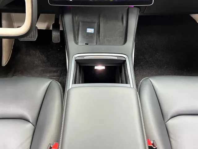 Tesla Model 3 — Фото автомобиля 25