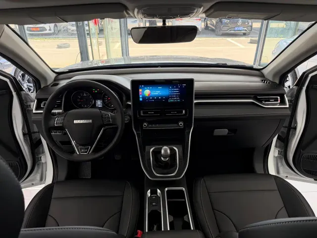 Haval M6 — Фото автомобиля 9