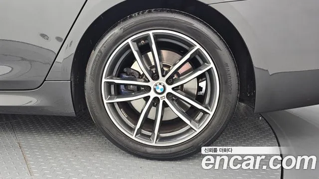 BMW 5 Series G30 — Фото автомобиля 21
