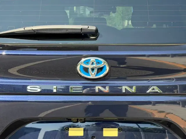 Toyota Sienna — Фото автомобиля 8