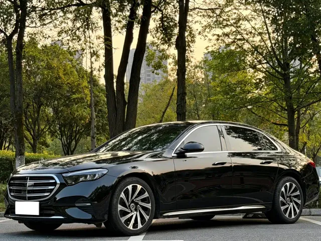 Фотография автомобиля — Mercedes-Benz E-Class