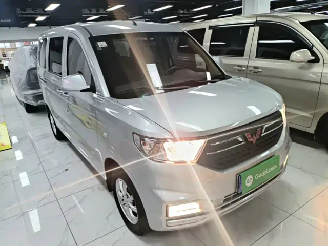 Wuling Hongguang V — Фото автомобиля 21