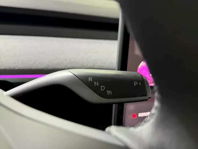 Tesla Model Y — Фото автомобиля 10